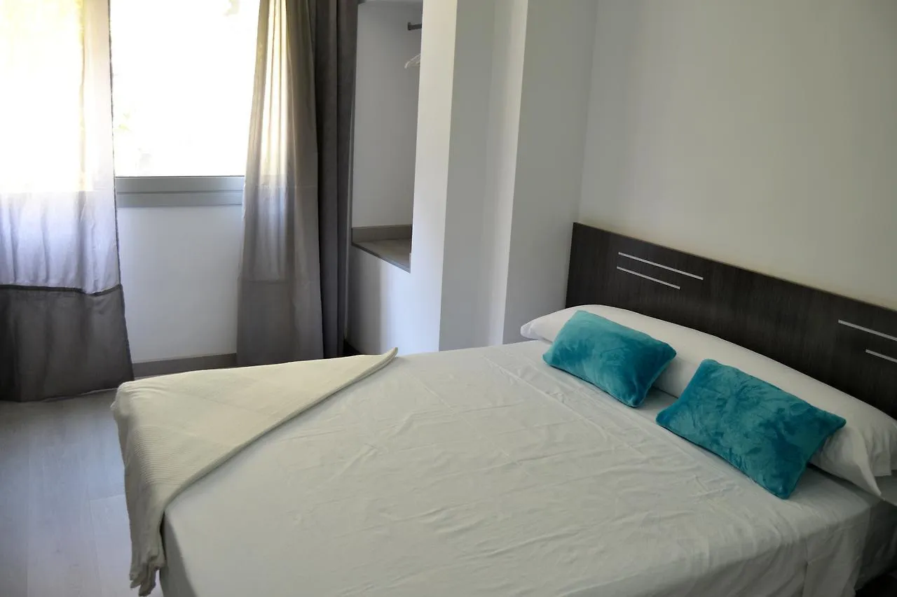 Bed&Breakfast 10 Girona Otel 0*,  İspanya